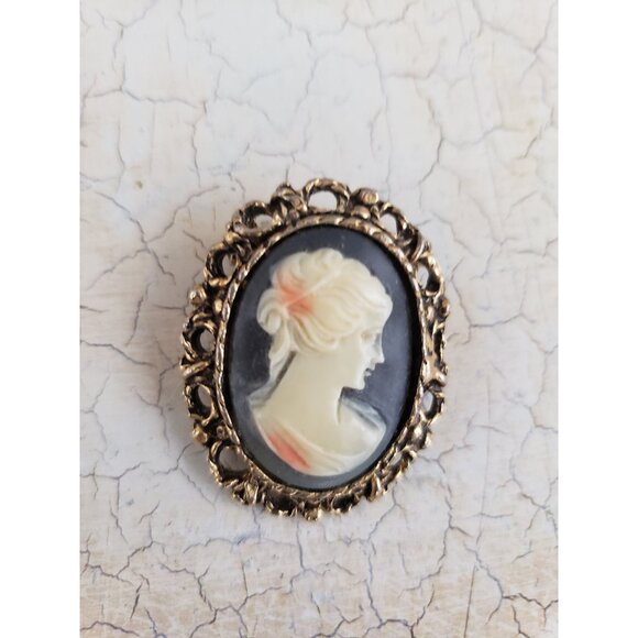 Cameo Brooch Right Facing White Cameo on Black Background with Gold Tone Frame - Picture 1 of 10